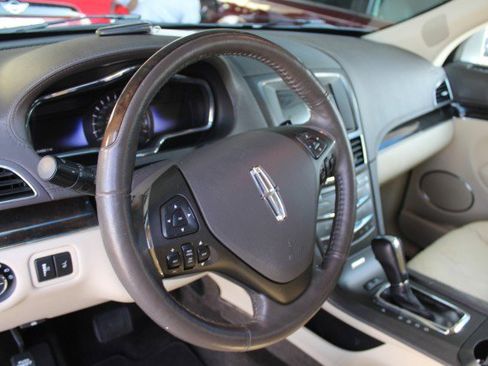 Used 2018 Lincoln MKT AWD w/ Technology Package image 6