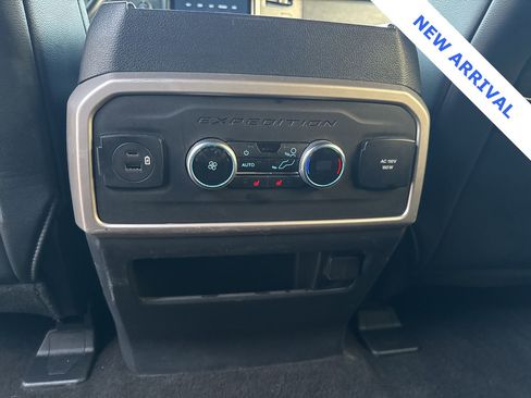 Used 2022 Ford Expedition Max Limited image 17