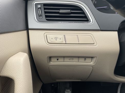 Used 2016 Hyundai Sonata SE image 14