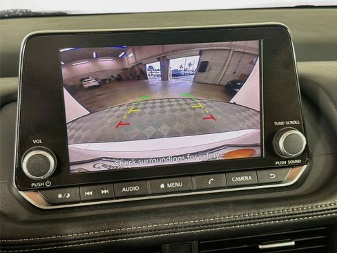Used 2024 Nissan Rogue SV AWD/4WD image 16