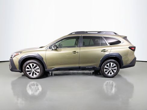 Used 2025 Subaru Outback Premium AWD/4WD image 6