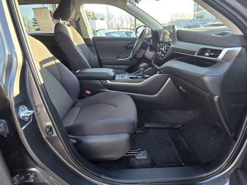 Certified 2023 Toyota Highlander LE image 12