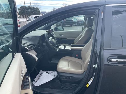 Used 2024 Toyota Sienna XLE image 11