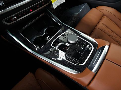 Used 2026 BMW X7 xDrive40i w/ M Sport Package AWD/4WD image 30