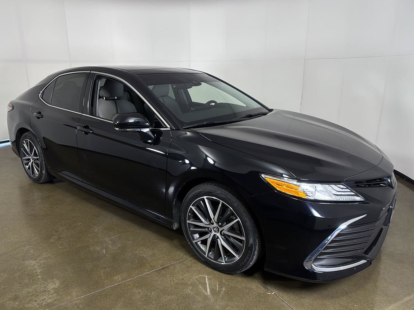 Used 2023 Toyota Camry XLE w/ Cold Weather Package AWD/4WD image 9