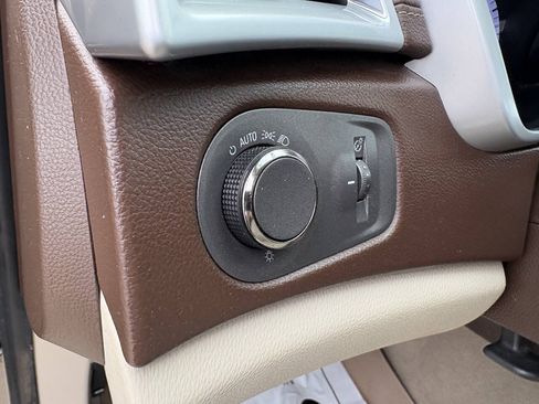 Used 2011 Cadillac SRX Luxury FWD image 16