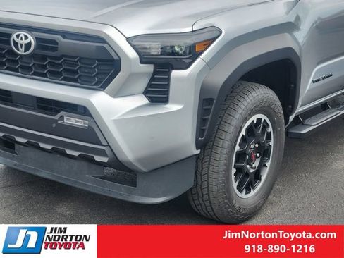 Used 2025 Toyota Tacoma TRD Off-Road w/ TRD Off Road Upgrade Package AWD/4WD image 11