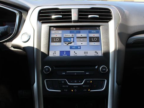 Used 2017 Ford Fusion SE w/ Fusion SE Technology Package FWD image 27