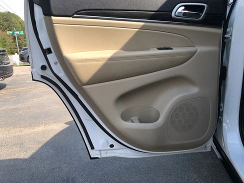 Used 2020 Jeep Grand Cherokee Limited w/ Luxury Group II image 24