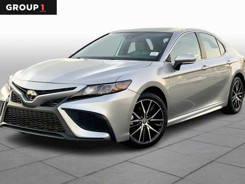 Used 2023 Toyota Camry SE image 1