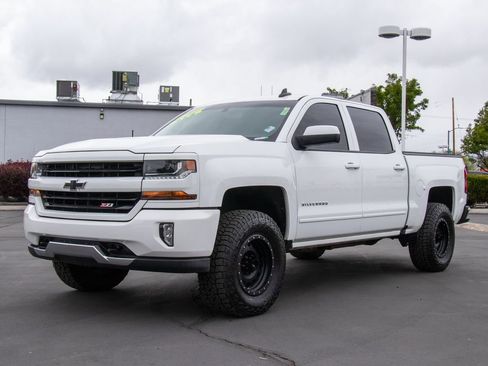 Used 2018 Chevrolet Silverado 1500 LT w/ All Star Edition AWD/4WD image 3