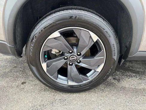 Used 2025 Nissan Rogue SV FWD image 12