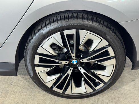 Used 2025 BMW 530i RWD image 36