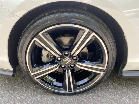 Used 2023 Honda Accord Sport image 11