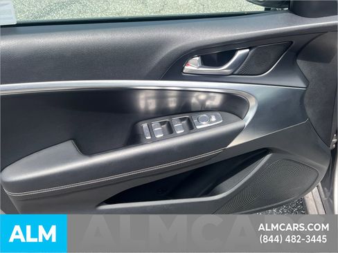 Used 2025 Genesis G70 2.5T AWD/4WD image 12