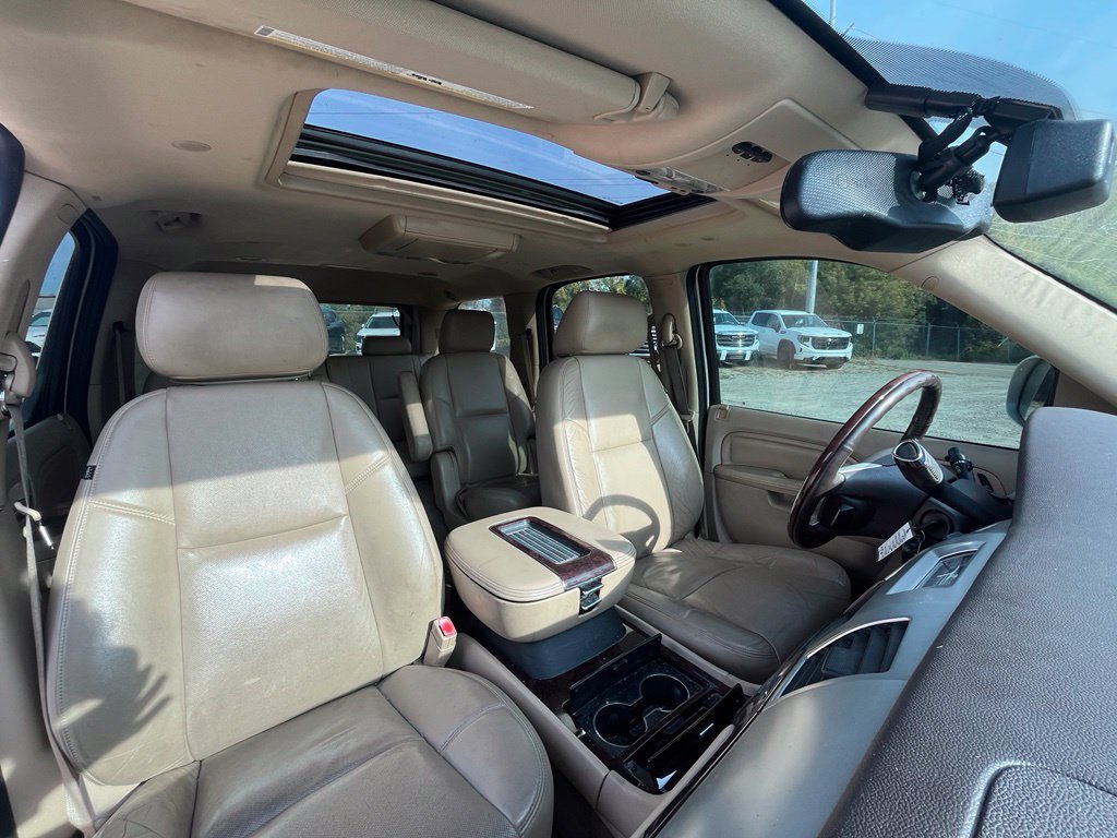 Used 2012 Cadillac Escalade Premium AWD/4WD image 9