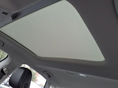 New 2025 Volkswagen Jetta SEL image 9