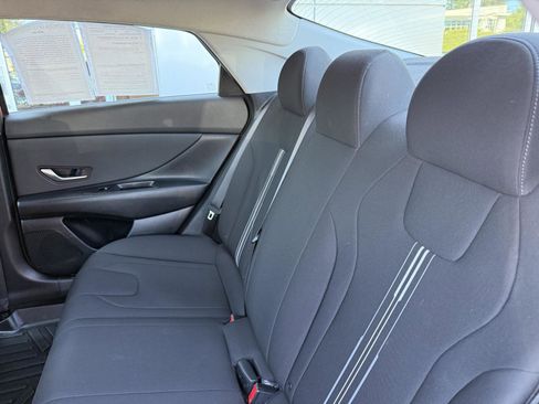 Used 2022 Hyundai Elantra SEL w/ Convenience Package FWD image 14