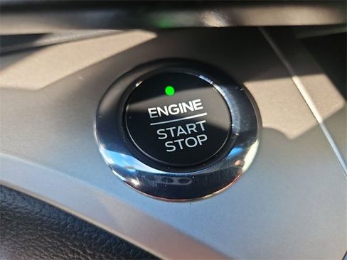 Used 2020 Ford Explorer XLT w/ Comfort Package image 16