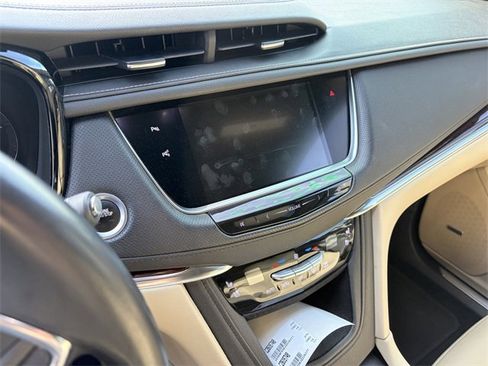 Used 2018 Cadillac XT5 Premium Luxury w/ Driver Assist Package image 8