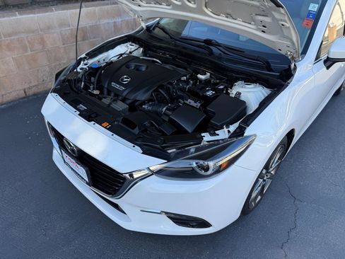 Used 2018 MAZDA MAZDA3 Grand Touring image 34