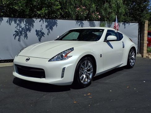 Used 2013 Nissan 370Z Touring RWD image 21