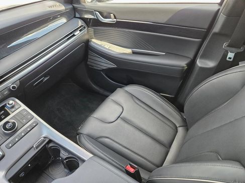 Certified 2025 Hyundai Palisade Calligraphy FWD image 21