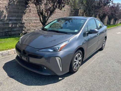Used 2022 Toyota Prius LE AWD/4WD image 1