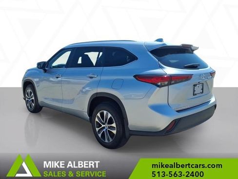 Used 2023 Toyota Highlander XLE AWD/4WD image 5