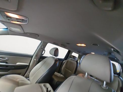 Used 2017 Kia Sedona LX w/ LX Essentials Premium Package FWD image 12