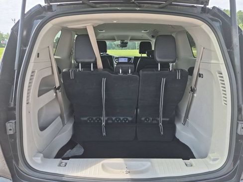 Used 2024 Chrysler Pacifica Touring-L FWD image 32