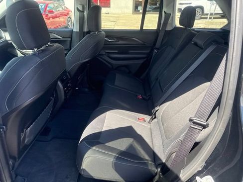 Certified 2023 Jeep Grand Cherokee Laredo AWD/4WD image 24
