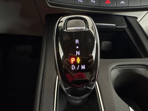 Used 2021 Cadillac XT4 Premium Luxury w/ Enhanced Visibility Package AWD/4WD image 15