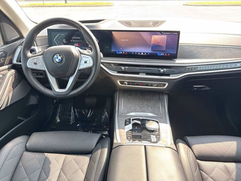 Used 2026 BMW X7 xDrive40i AWD/4WD image 17