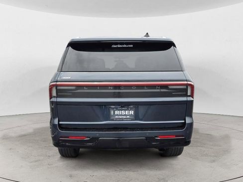 Used 2025 Lincoln Navigator Reserve AWD/4WD image 4
