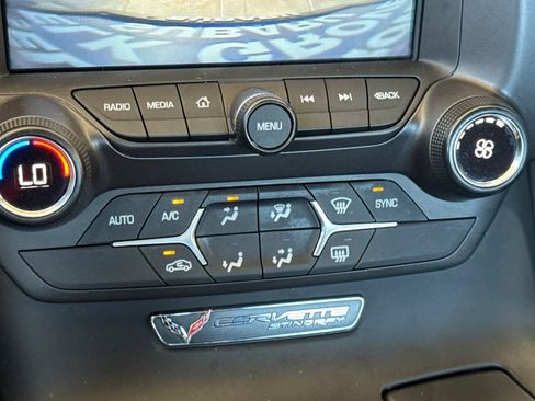 Used 2019 Chevrolet Corvette Stingray Coupe w/ Carbon Flash Badge Package RWD image 19