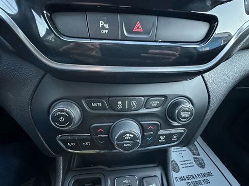 Used 2020 Jeep Cherokee Limited FWD image 26