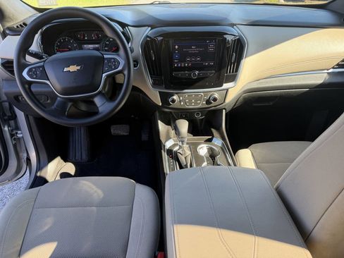 Used 2022 Chevrolet Traverse LS AWD/4WD image 10