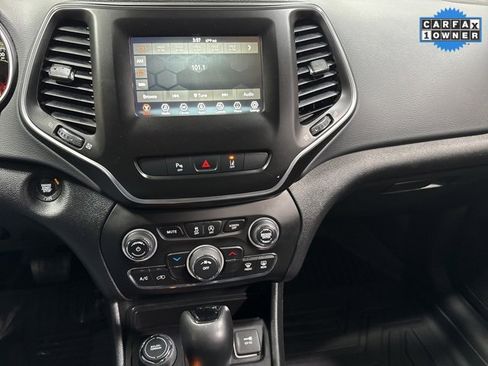 Used 2021 Jeep Cherokee Latitude Plus image 19