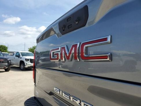 New 2026 GMC Sierra 1500 SLT image 7