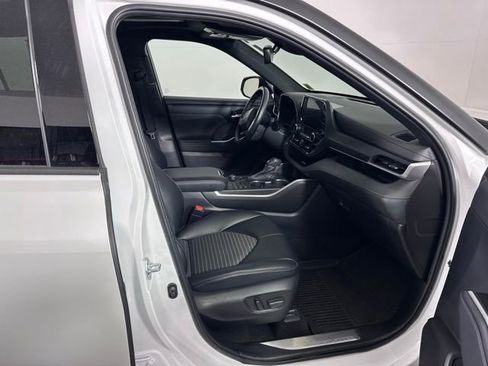 Used 2023 Toyota Highlander XSE AWD/4WD image 10