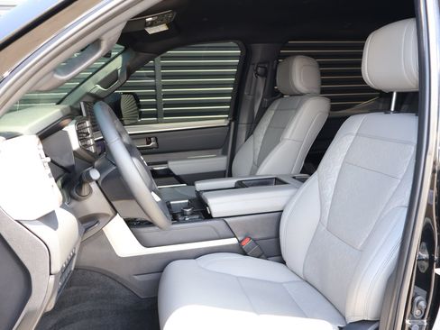 Used 2025 Toyota Tundra Limited AWD/4WD image 21