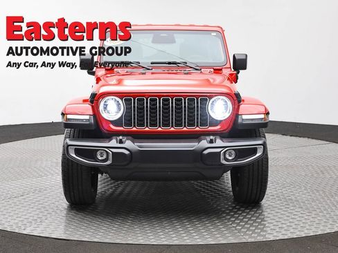 Used 2025 Jeep Wrangler Unlimited Sahara image 2