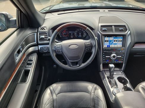 Used 2018 Ford Explorer Platinum AWD/4WD image 11