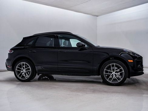 Certified 2025 Porsche Macan image 9
