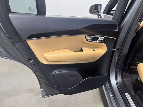 Used 2017 Volvo XC90 T6 Momentum w/ Vision Package image 19