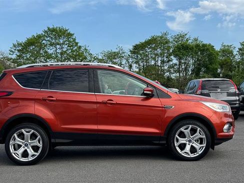 Used 2019 Ford Escape Titanium image 4