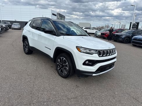 Used 2023 Jeep Compass Limited image 3