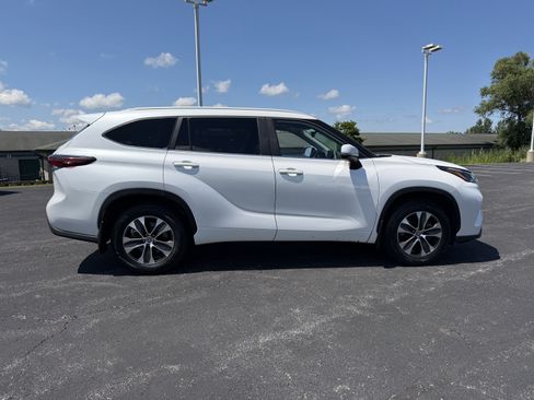 Certified 2025 Toyota Highlander XLE AWD/4WD image 11