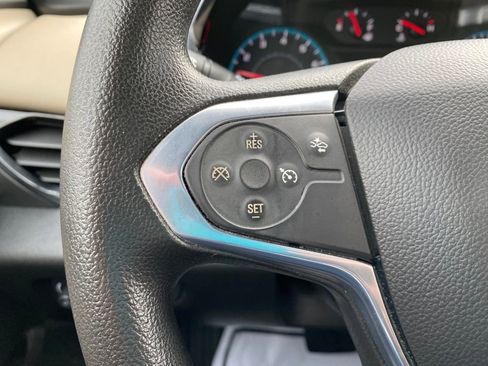 Used 2022 Chevrolet Traverse LS image 26